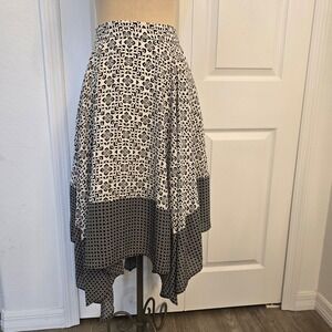Banana Republic Black White Pattern Handkerchief Hem Skirt Petite Size 10 floral